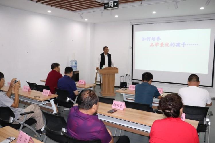 沛縣新聯(lián)會(huì)“同心講堂”再度開講.jpg 沛縣新聯(lián)會(huì)“同心講堂”再度開講.jpg