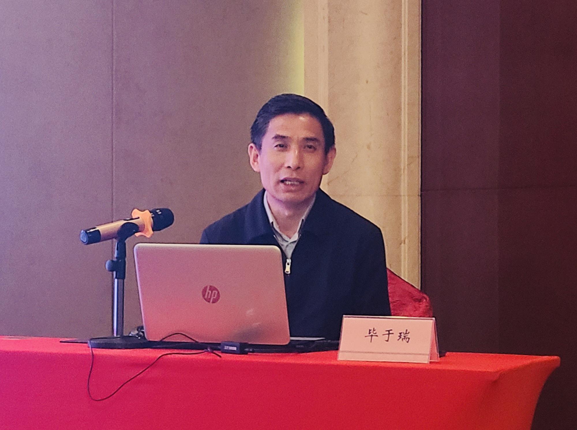 畢部長(zhǎng)授課.jpg 畢部長(zhǎng)授課.jpg