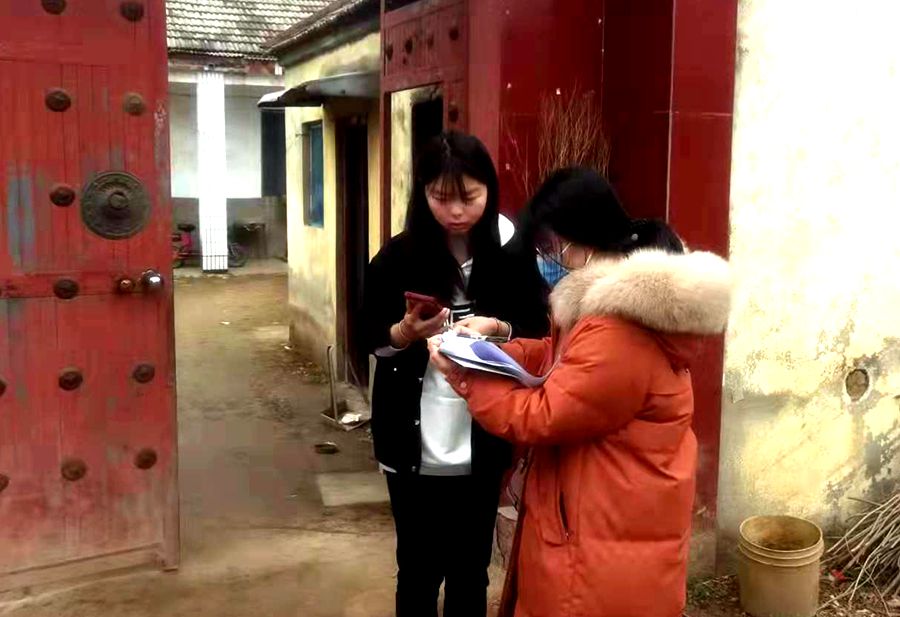 圖8:入戶排查健康碼和疫苗接種情況.jpg 圖8:入戶排查健康碼和疫苗接種情況.jpg