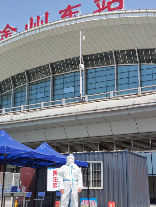 馮尊林在高鐵站工作照_副本.jpg 馮尊林在高鐵站工作照_副本.jpg