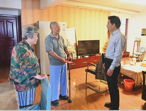 畢于瑞走訪慰問老黨員_副本1.png 畢于瑞走訪慰問老黨員_副本1.png