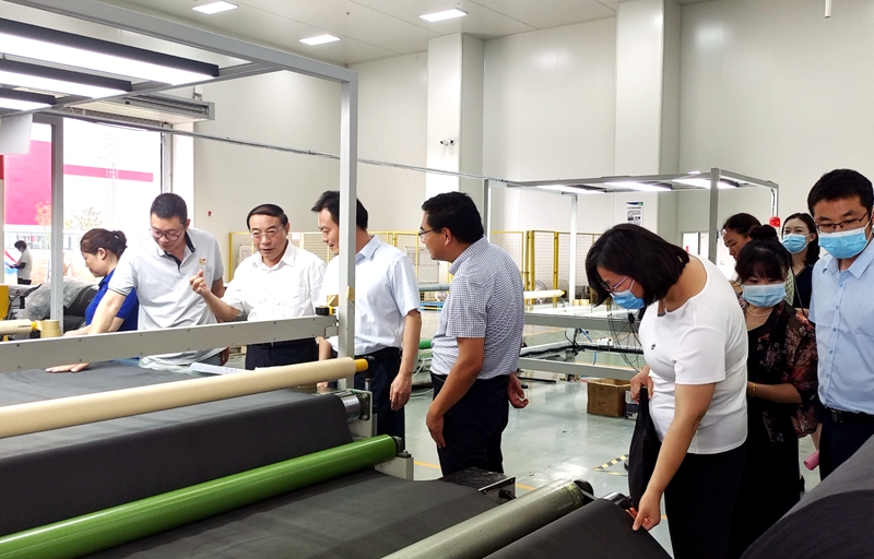 圖一:參觀僑資企業(yè)明新孟諾卡(江蘇)新材料有限公司.jpg 圖一:參觀僑資企業(yè)明新孟諾卡(江蘇)新材料有限公司.jpg