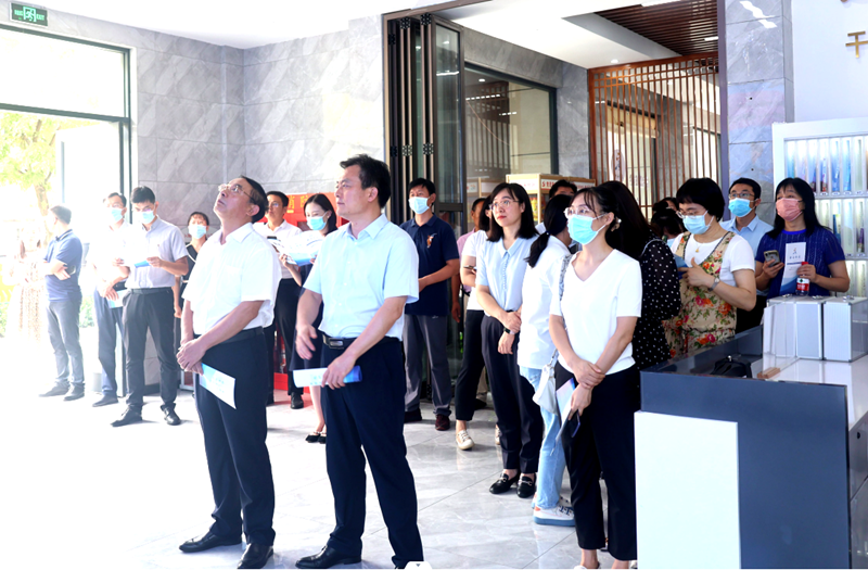 圖三:參觀新安僑家.png 圖三:參觀新安僑家.png