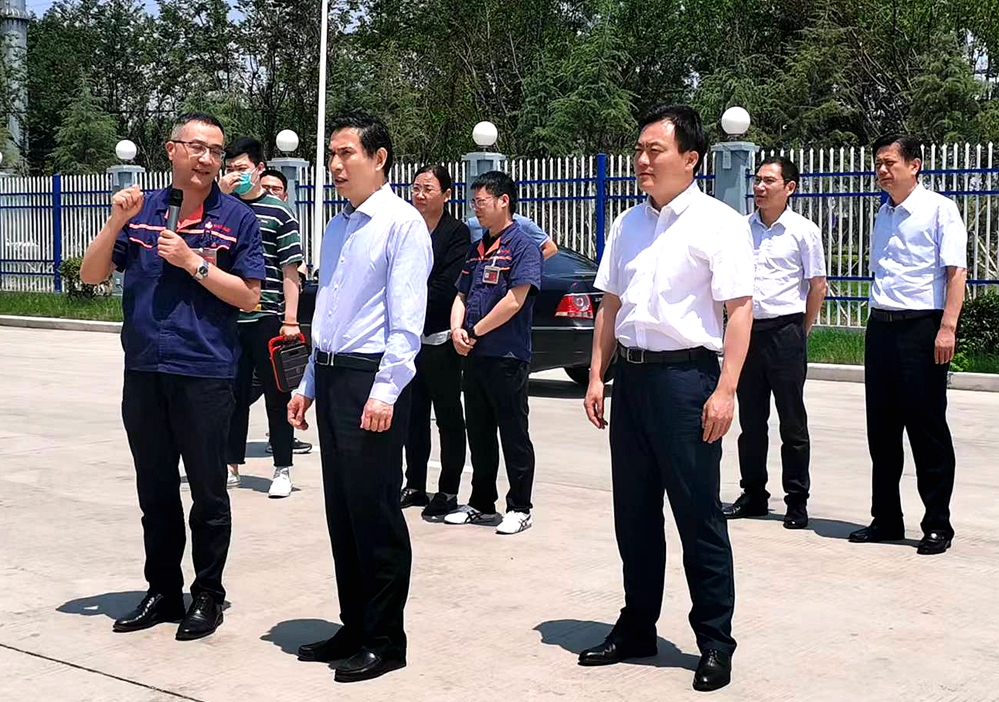 圖一:在民營(yíng)企業(yè)調(diào)研.jpg 圖一:在民營(yíng)企業(yè)調(diào)研.jpg