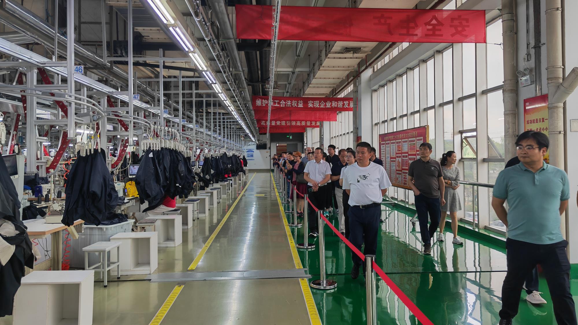 參觀2.jpg 參觀2.jpg