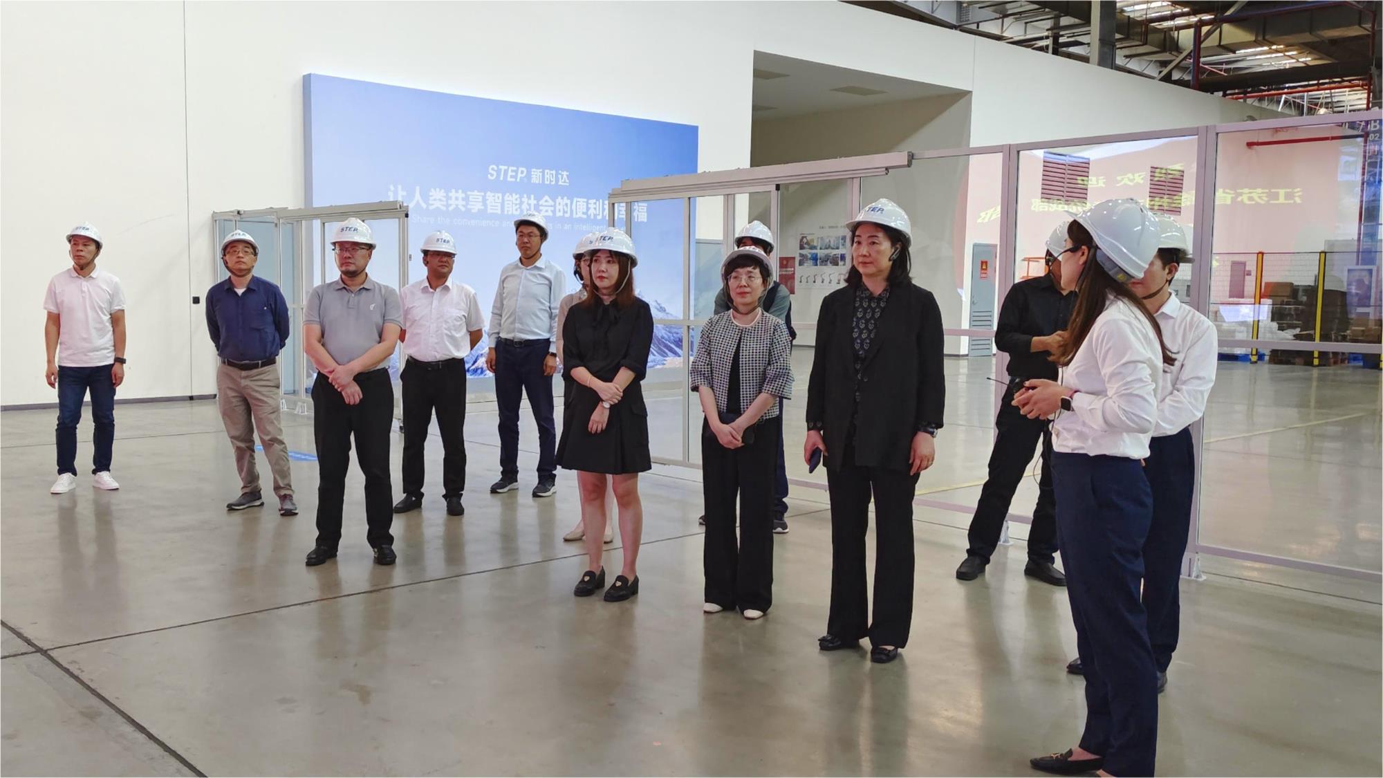 參觀(guān)考察.jpg 參觀(guān)考察.jpg