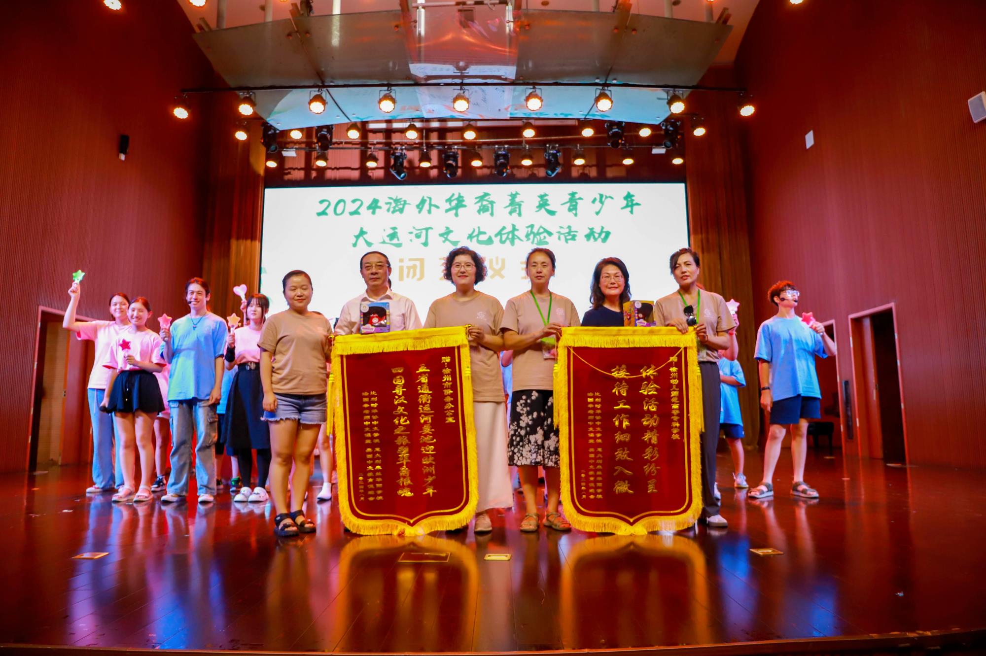 11 贈送錦旗_副本.jpg 11 贈送錦旗_副本.jpg