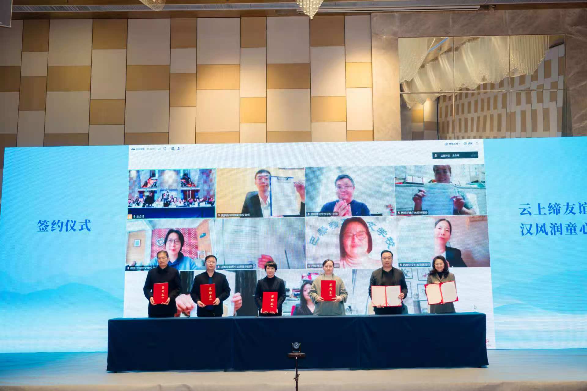 簽約2.jpg 簽約2.jpg